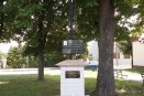 Metalowy Krzyż na murowanym cokole